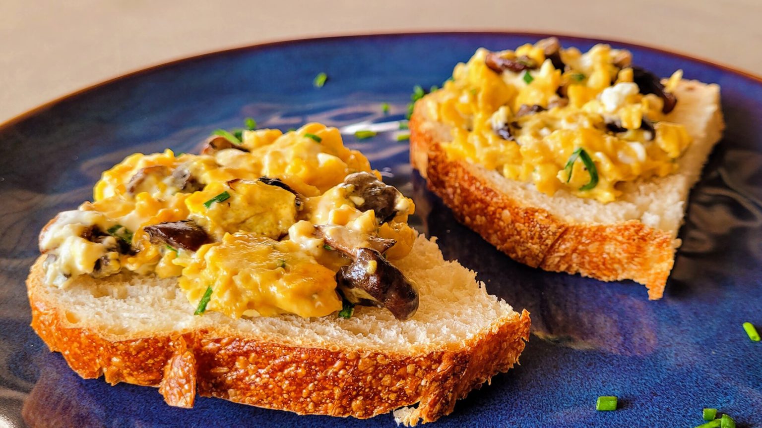 Scrambled Eggs With Fresh Goat Cheese And Wild Mushrooms Firefly Farms 0231